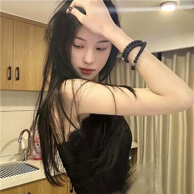 想踢沉迷男的女人